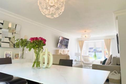 17 Chelsea Drive, Sutton Coldfield, B74 4UG