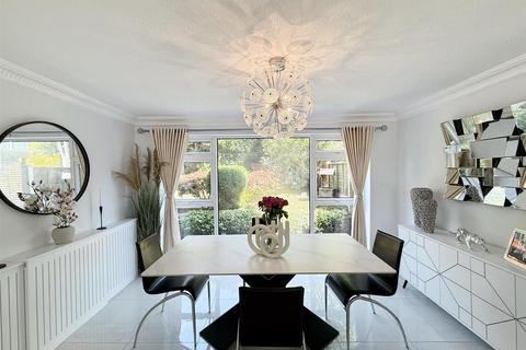 17 Chelsea Drive, Sutton Coldfield, B74 4UG