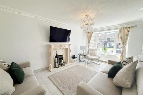 17 Chelsea Drive, Sutton Coldfield, B74 4UG
