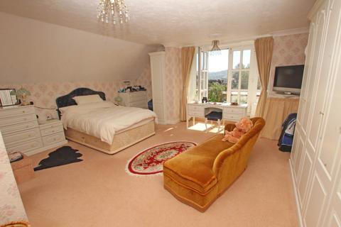 3 bedroom penthouse for sale, Mill Road, Eastbourne, BN21 2LY