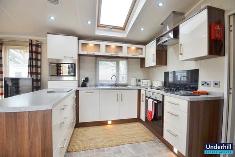 2 bedroom static caravan for sale, Mount Pleasant Road, Dawlish EX7