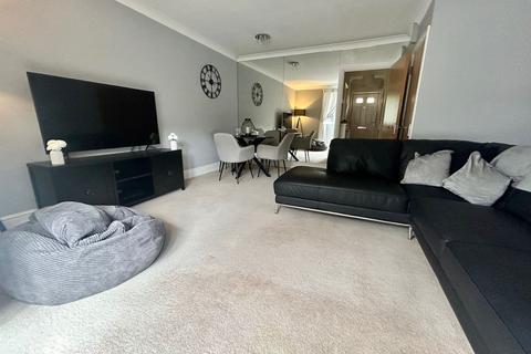 3 bedroom terraced house to rent, Horace Road, Rochester, ME2