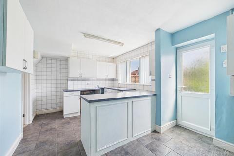 12 Heneage Crescent, New Addington, Croydon, CR0 0NX
