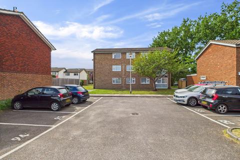 2 bedroom apartment for sale, Twickenham Close, Beddington, CR0