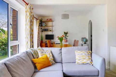 7 Blewfield, Godalming, GU7 1TR