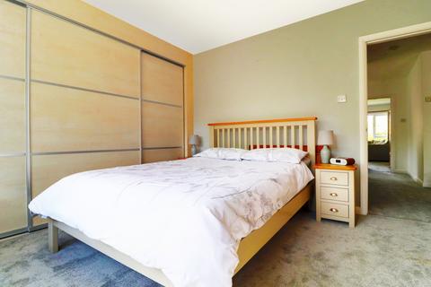 7 Blewfield, Godalming, GU7 1TR