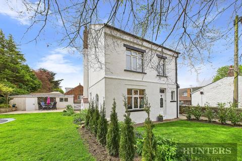 4 bedroom detached house for sale, Main Street, Cayton, Scarborough