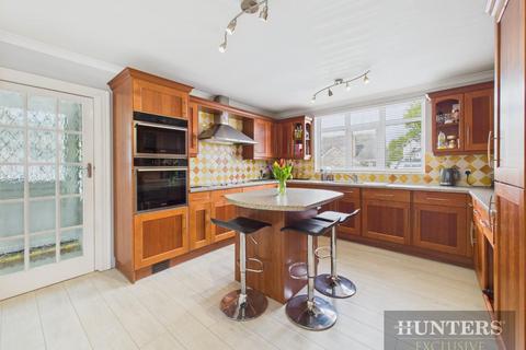 4 bedroom detached house for sale, Main Street, Cayton, Scarborough