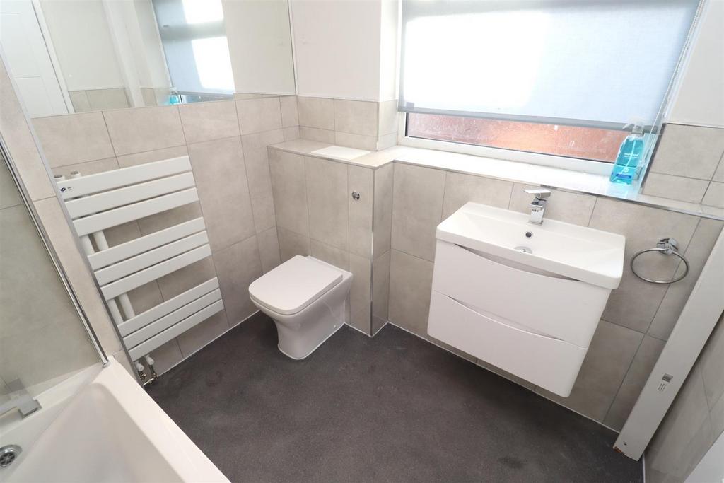 Bathroom one.JPG