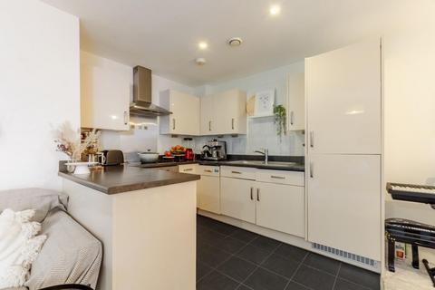 2 bedroom flat for sale, Homesdale Road, Bromley