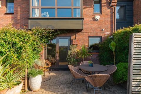 32 Rownham Mead, Bristol, BS8 4YB