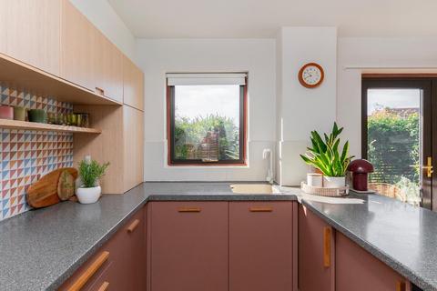 32 Rownham Mead, Bristol, BS8 4YB