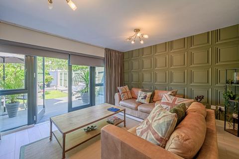 18 Langley Walk, Birmingham, B15 2EN