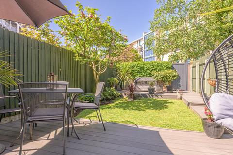 18 Langley Walk, Birmingham, B15 2EN
