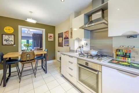 18 Langley Walk, Birmingham, B15 2EN
