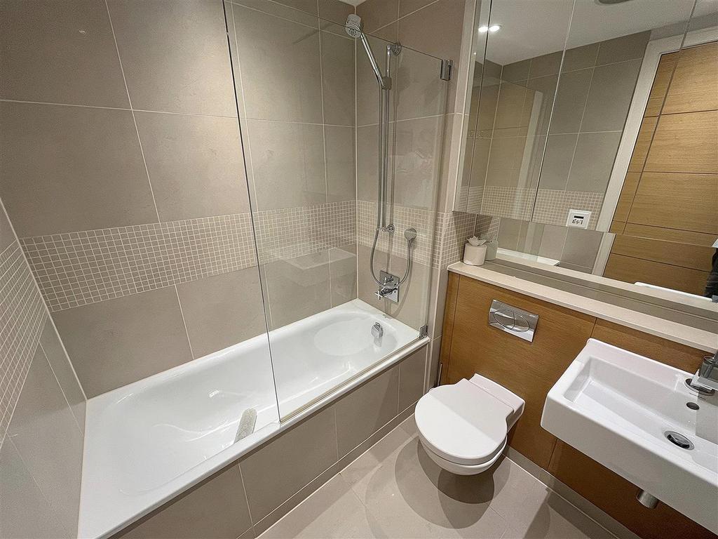 Family Bathroom.jpg