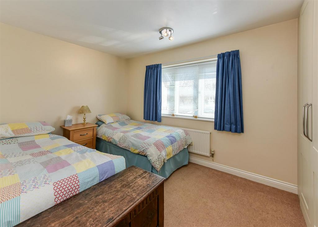 2 Yew Tree Gardens-bed2.jpg
