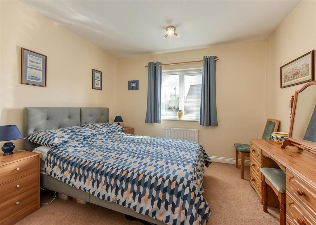 2 Yew Tree Gardens-bed3.jpg