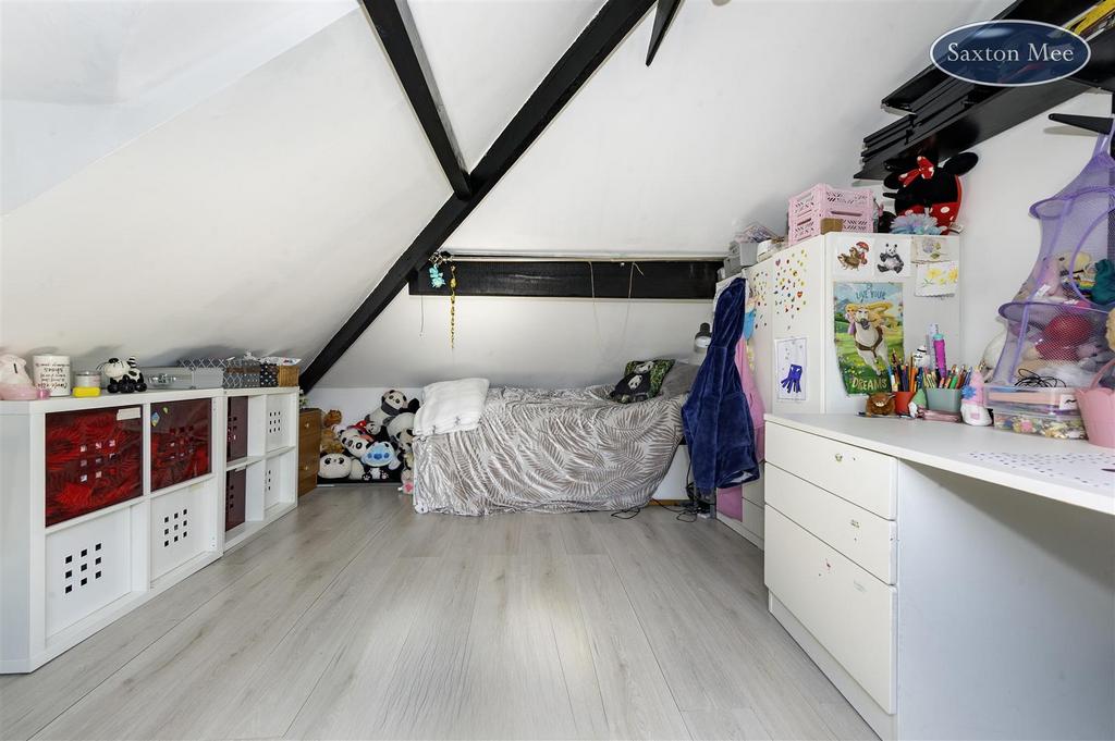 Bedroom 4 7305.jpg