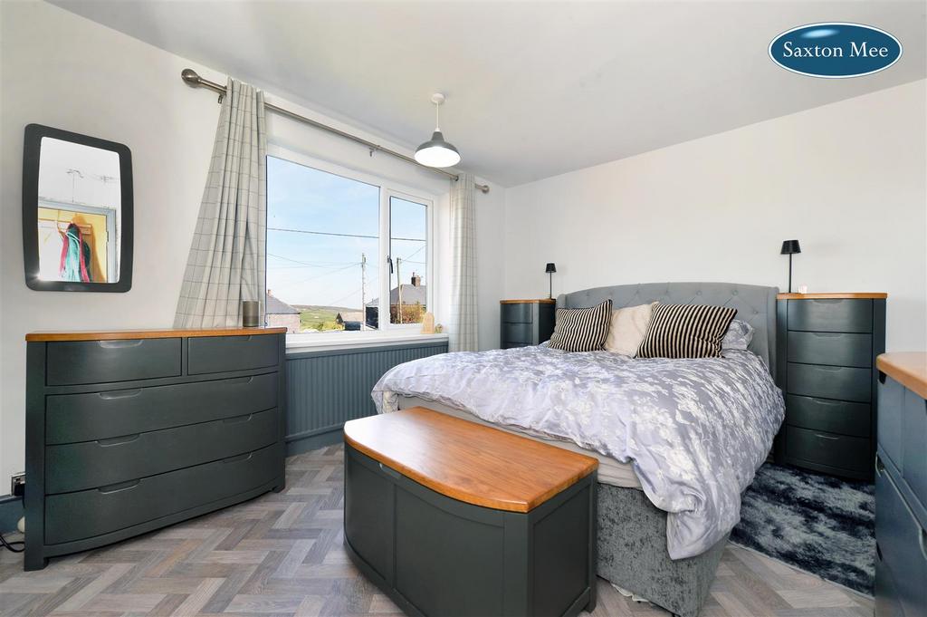 Bedroom 1 7238 copy.jpg