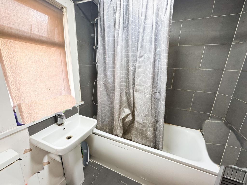 Sheringham Av E15