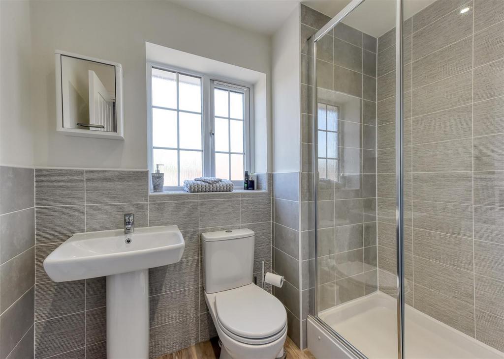 45 Sandy Lane-bed1 ensuite.jpg