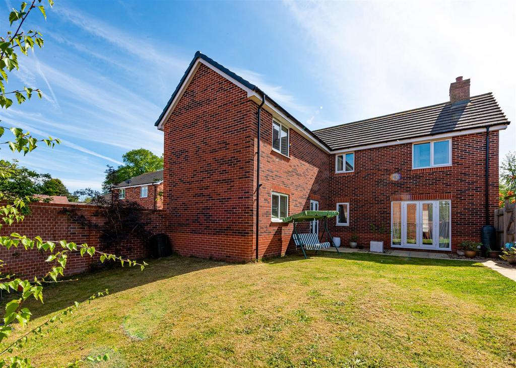 45 Sandy Lane-garden3.jpg