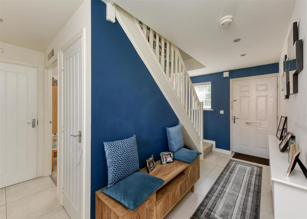 45 Sandy Lane-hall.jpg