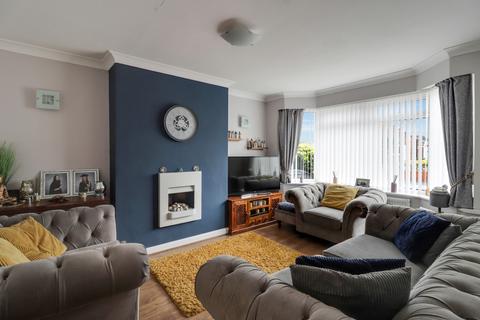 4 bedroom semi-detached house for sale, Deneside, Ossett, West Yorkshire, WF5