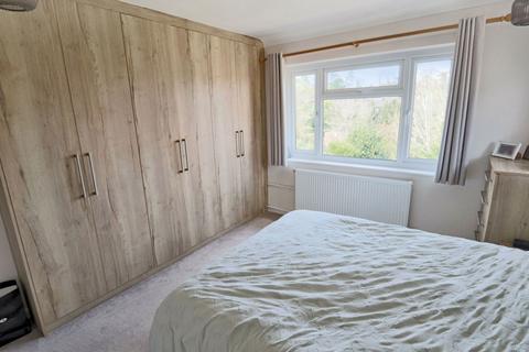 66 Coulsdon Road, Coulsdon, CR5 2LB