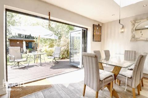 141 Ravenor Park Road, Greenford, UB6 9QZ