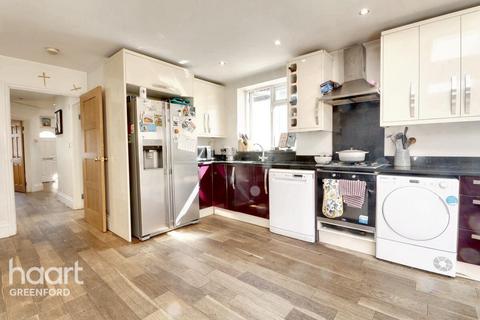 141 Ravenor Park Road, Greenford, UB6 9QZ
