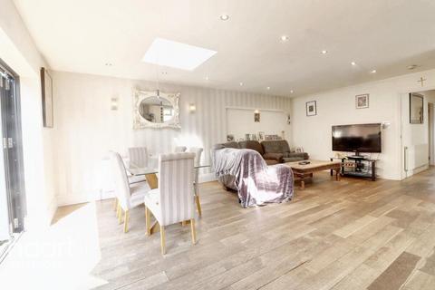 141 Ravenor Park Road, Greenford, UB6 9QZ