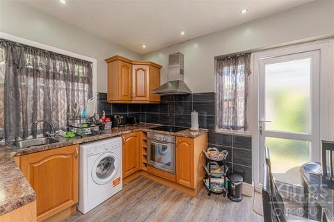2 bedroom flat for sale, Mount Pleasant Road, London