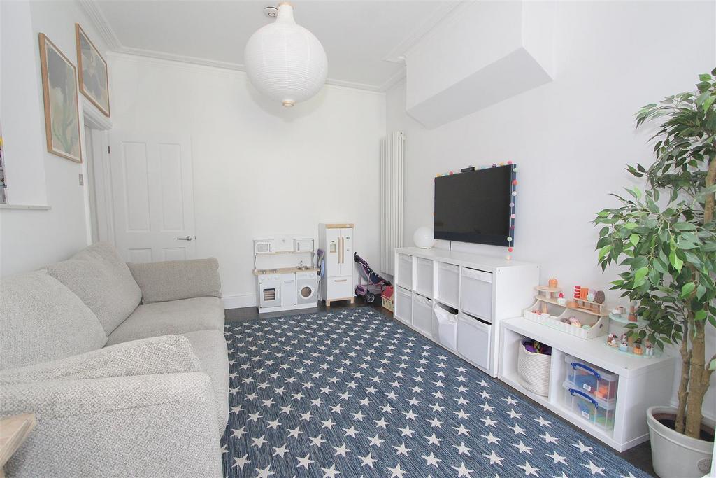 Family room b.jpg