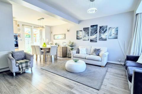 3 bedroom terraced house for sale, Pembroke Road, N13