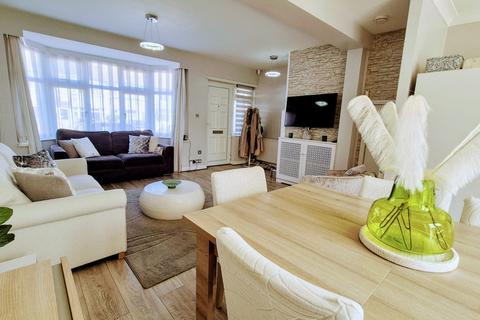 3 bedroom terraced house for sale, Pembroke Road, N13