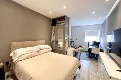 Studio to rent, Colindale Avenue, London NW9