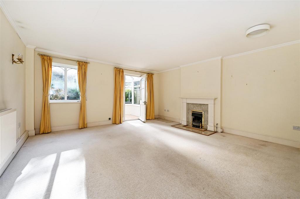 Sitting/Dining Room