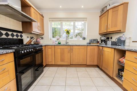 5 bedroom detached house for sale, Weald View, Staplecross