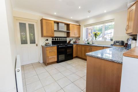 5 bedroom detached house for sale, Weald View, Staplecross