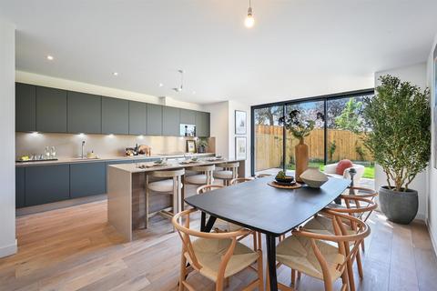 3 bedroom apartment for sale, Cottenham Park Road, Wimbledon, SW20