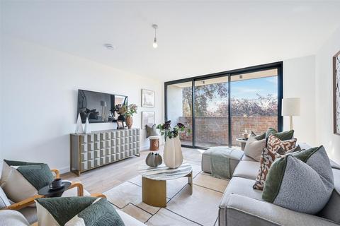 3 bedroom apartment for sale, Cottenham Park Road, Wimbledon, SW20
