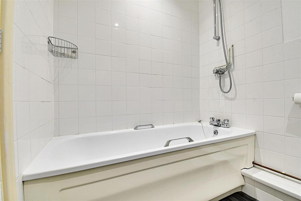 Bathroom 2.jpg