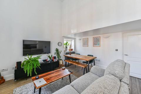 2 bedroom flat for sale, Kingsway Square, Battersea Park, London, SW11