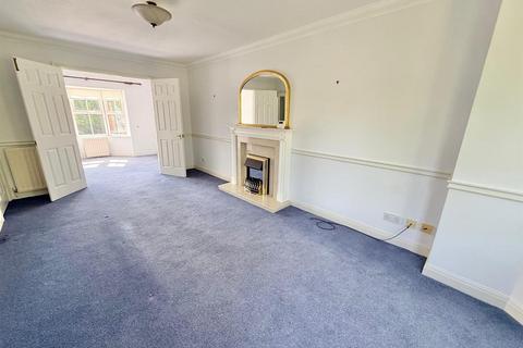 5 Bishopton Drive, Macclesfield, SK11 8TS