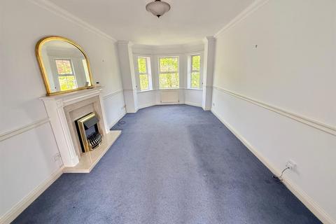 5 Bishopton Drive, Macclesfield, SK11 8TS