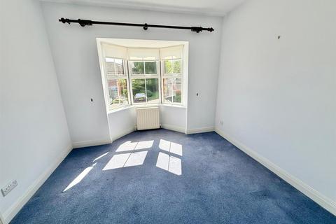 5 Bishopton Drive, Macclesfield, SK11 8TS