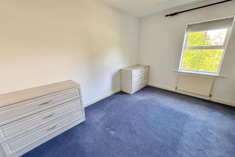 5 Bishopton Drive, Macclesfield, SK11 8TS