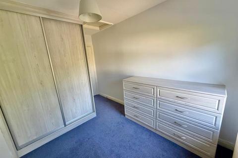 5 Bishopton Drive, Macclesfield, SK11 8TS